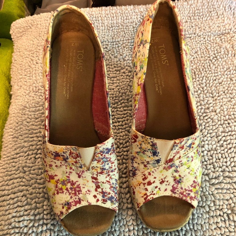 Tom’s Wedge Heel multi colour size 7